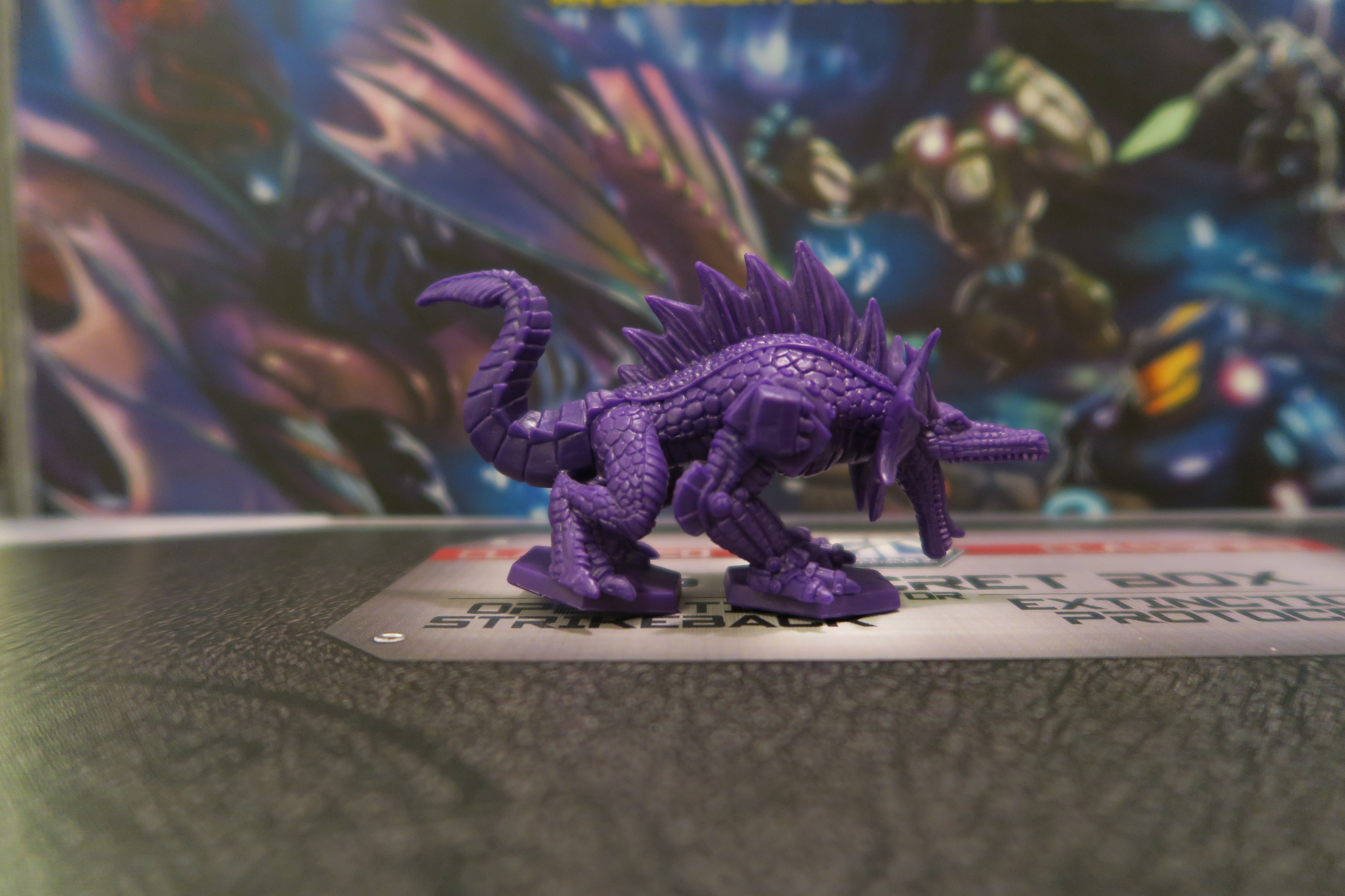 Il boss Kingator, plastica viola